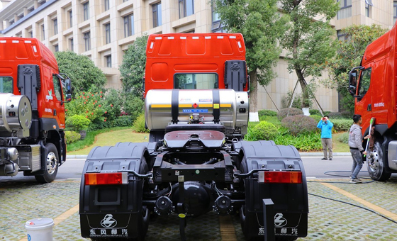 डोंगफेंग चेंगलोंग 40 टन 6 * 4 टिपर डंप ट्रक 375HP CH4250LNG
