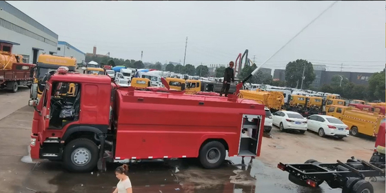 Sinotruk HOWO अग्निशमन उच्च दबाव जल छिड़काव ट्रक 10000L