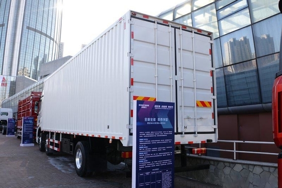 9.6 मीटर Sinotruk HOWO कार्गो बॉक्स ट्रक MAX 330HP 6X2