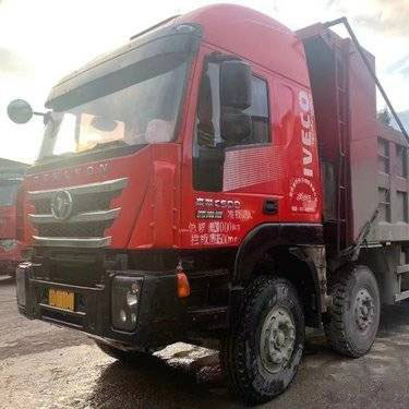Hongyan Genlyon 8x4 टिपर डंप ट्रक फास्ट 12JSD220T ट्रांसमिशन