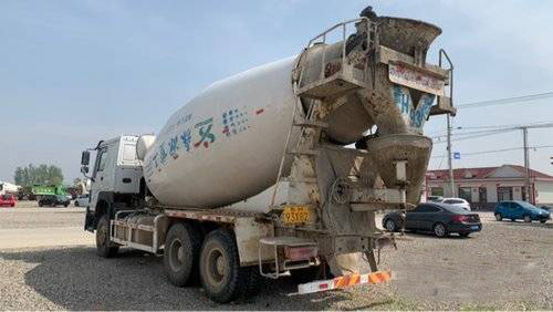 14m3 Sinotruk कंक्रीट मिक्सर हेवी ड्यूटी ट्रक यूरो 4 340HP . का इस्तेमाल किया