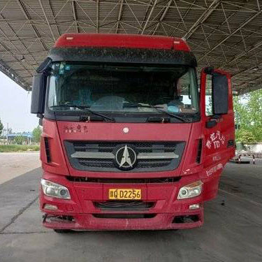 प्रयुक्त 2017 बीबेन 500HP ट्रैक्टर हेड ट्रक 6X4 V3ET यूरो 5