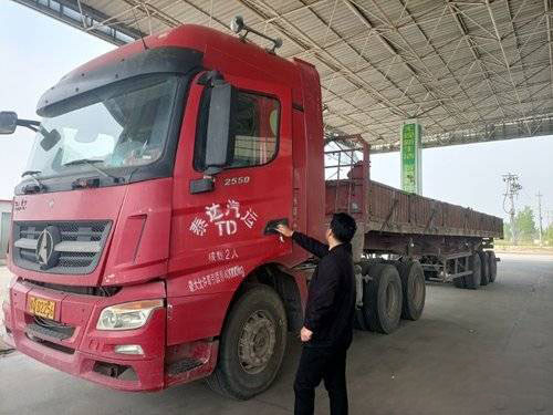 प्रयुक्त 2017 बीबेन 500HP ट्रैक्टर हेड ट्रक 6X4 V3ET यूरो 5