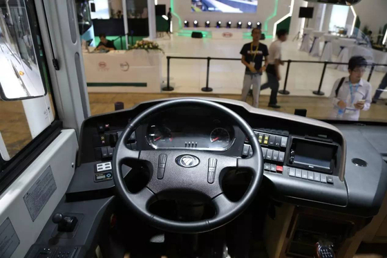 Foton 12m लक्ज़री VIP कोच बस दोहरी विंडशील्ड BJ6122U7BJB 24-52 सीटें